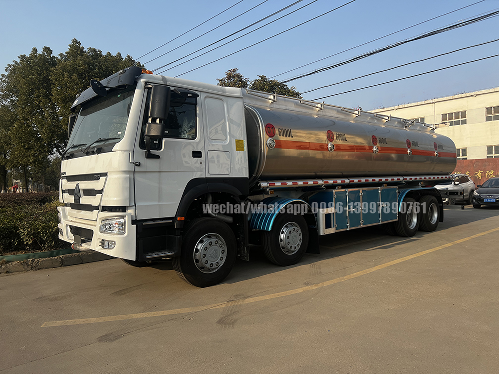 Refined Fuel Distribution Truck Jpg