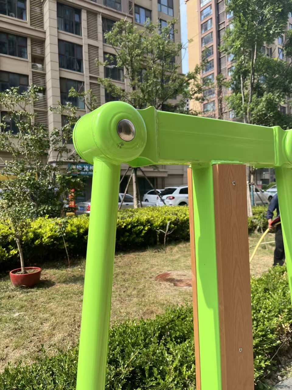 Outdoor fitness equipment