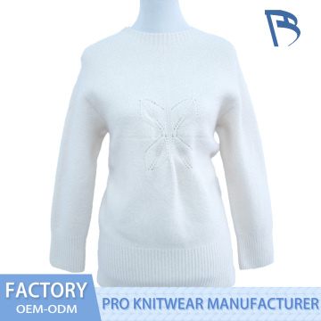 Pulover din tricot cu gât crem cu broderie florală alb