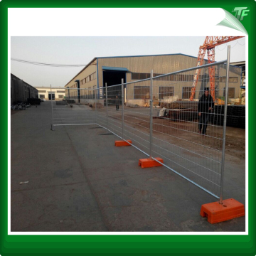 Galvanized mobile fencing panels