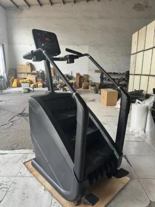 Climbing Stepper Machine: StairMaster StepMill Commercial Stair Climber for Gym