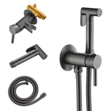 ผนังห้องน้ำทองเหลืองติดตั้งเครื่องพ่นสารพิษ faucet