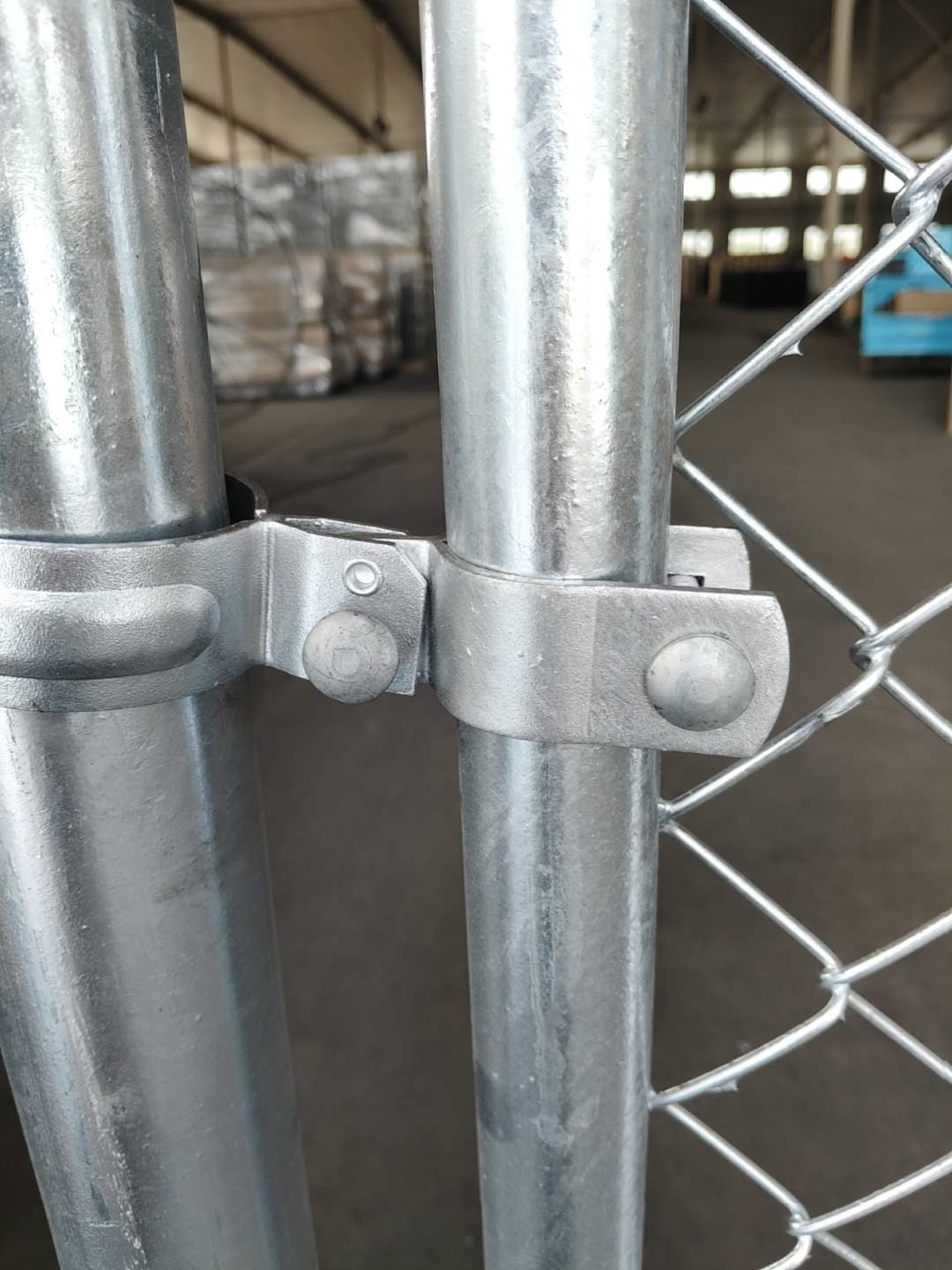 ANJIA Group – galvanized chain link fence gate with hinges and latch accessories