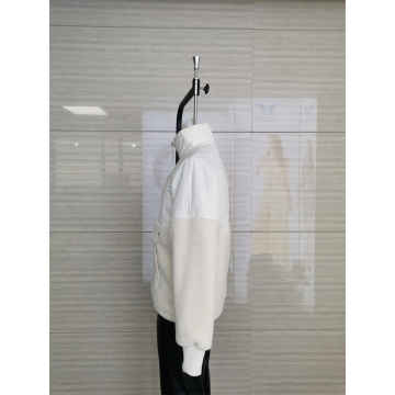 Cómodas chaquetas de vellón sherpa blanca para inviernos