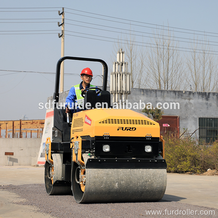 Mini Driving Road Roller Vibration Roller Compactor with Factory Price