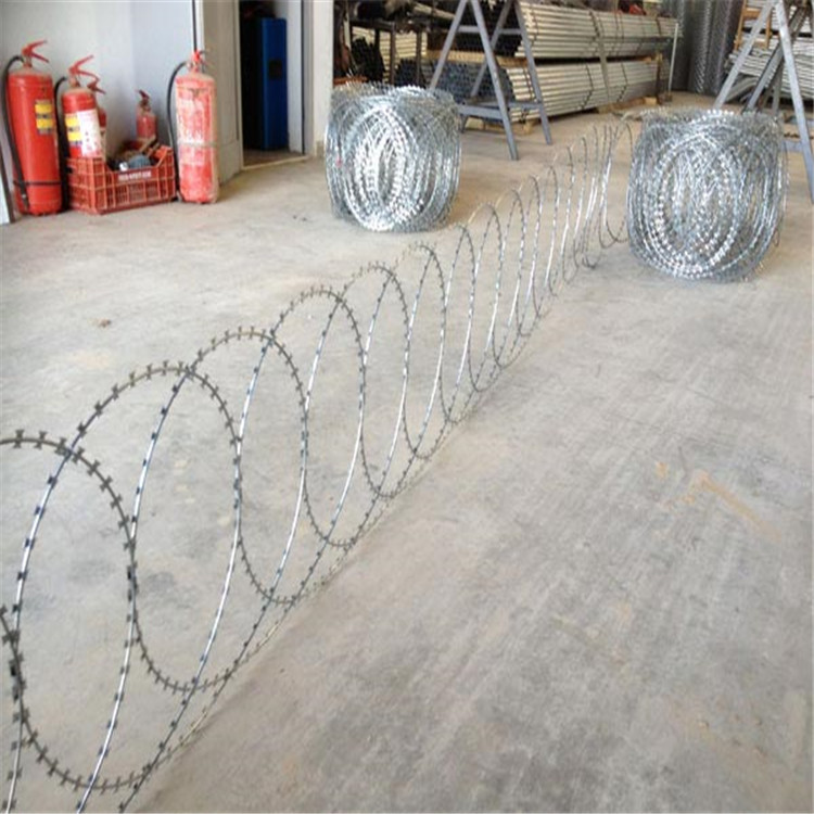 BTO-22 cheap electro galvanized razor wire coil price