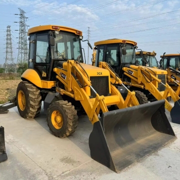 बैकहो के साथ JCB 3CX मिनी लोडर का इस्तेमाल किया