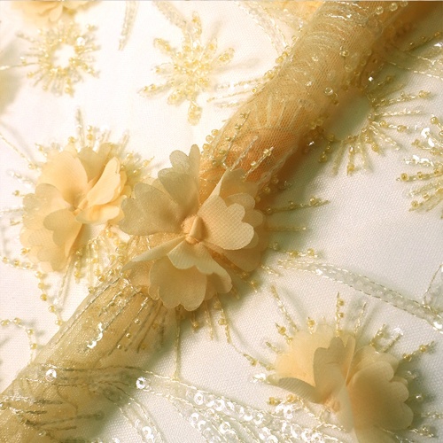 Tissu à paillettes florales en dentelle jaune maigre