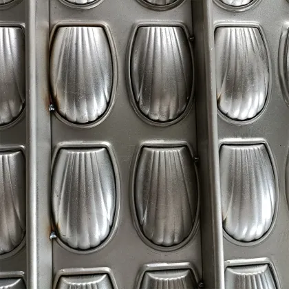 Black Non-Stick Madeleine Mold Cake Pan for Oven Baking