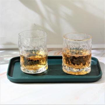 gafas de whisky de cristal martilladas con borde dorado