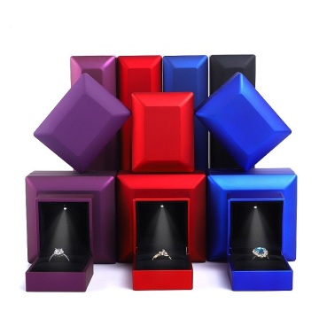 New Arrival Creative LED Red Black Wedding Gift Jewelry Box Necklace Ring Light Box