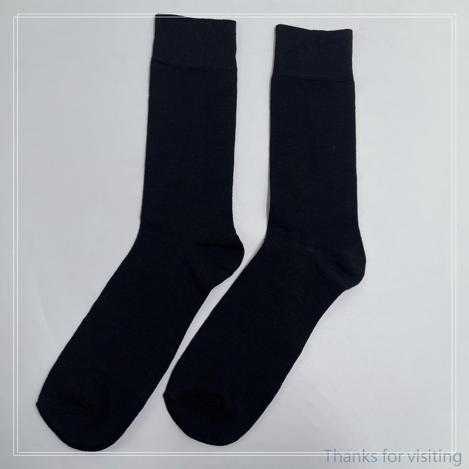 Vend une variété de chaussettes en coton personnalisées