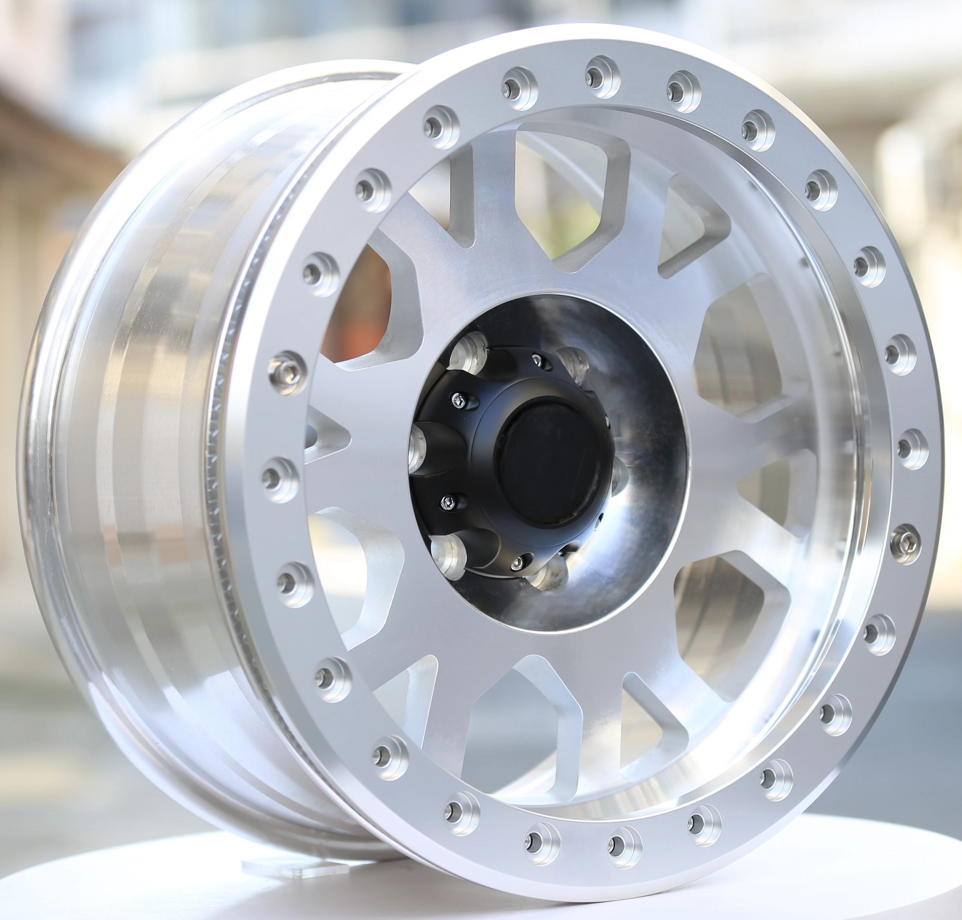 Rueda Beadlock con acabado mecanizado con anillo de borde mecanizado y anillo Beadlock negro