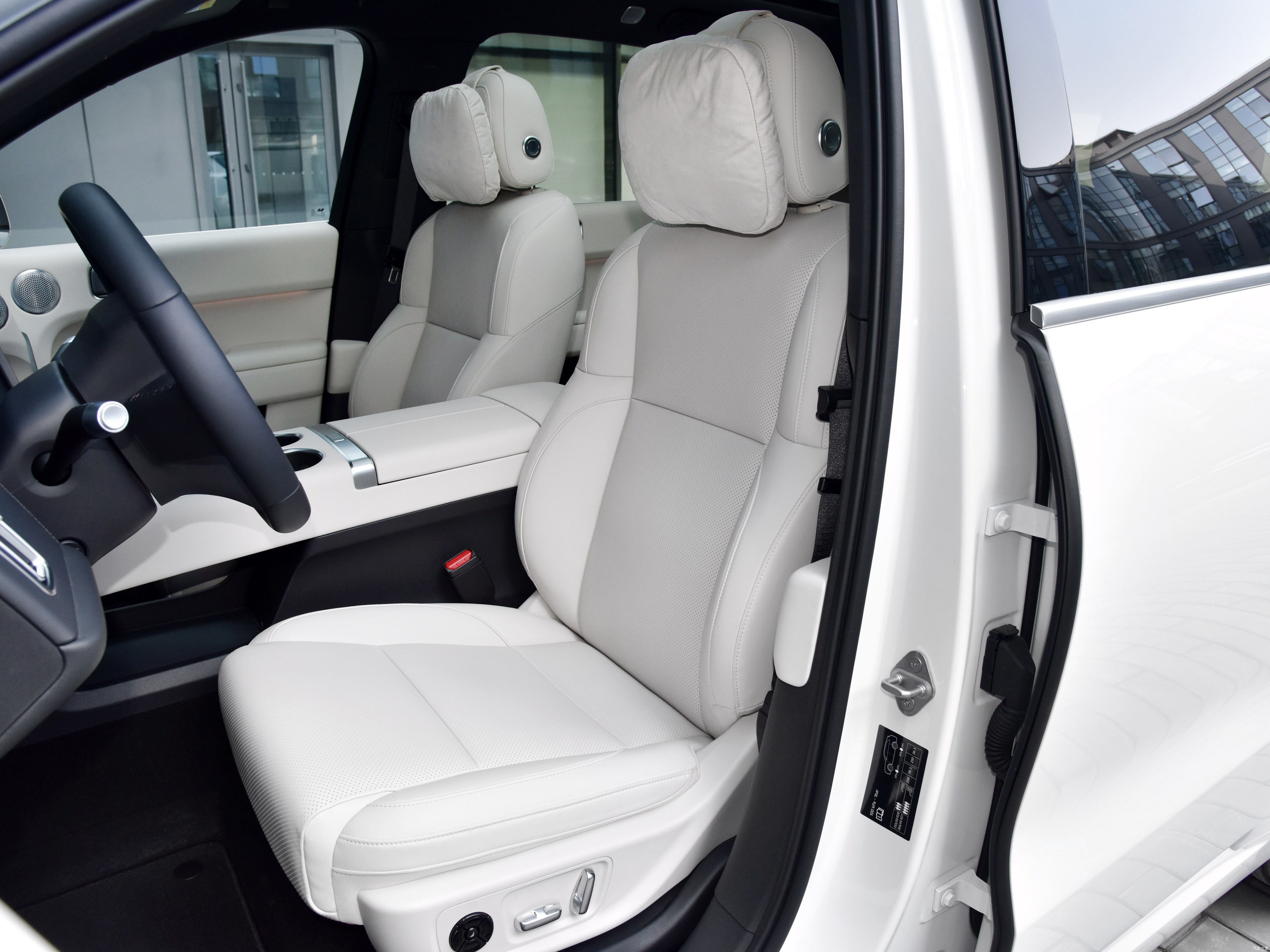 Electric Luxury SUV LI AUTO L6 MAX