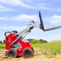 Carregador de skid-steer com quatro em um balde