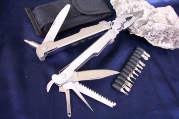 multipurpose-plier w,12pcs assorted bits and magnetic couple