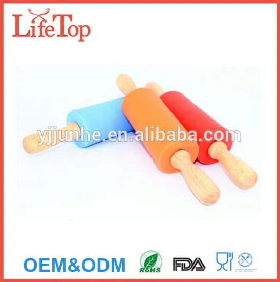 New Silicone Rolling Pin Non-stick Surface Wooden Handle ( Color random)