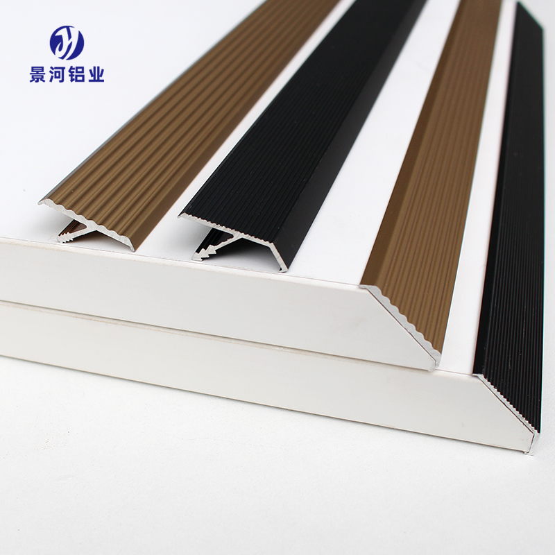 Grooved handle