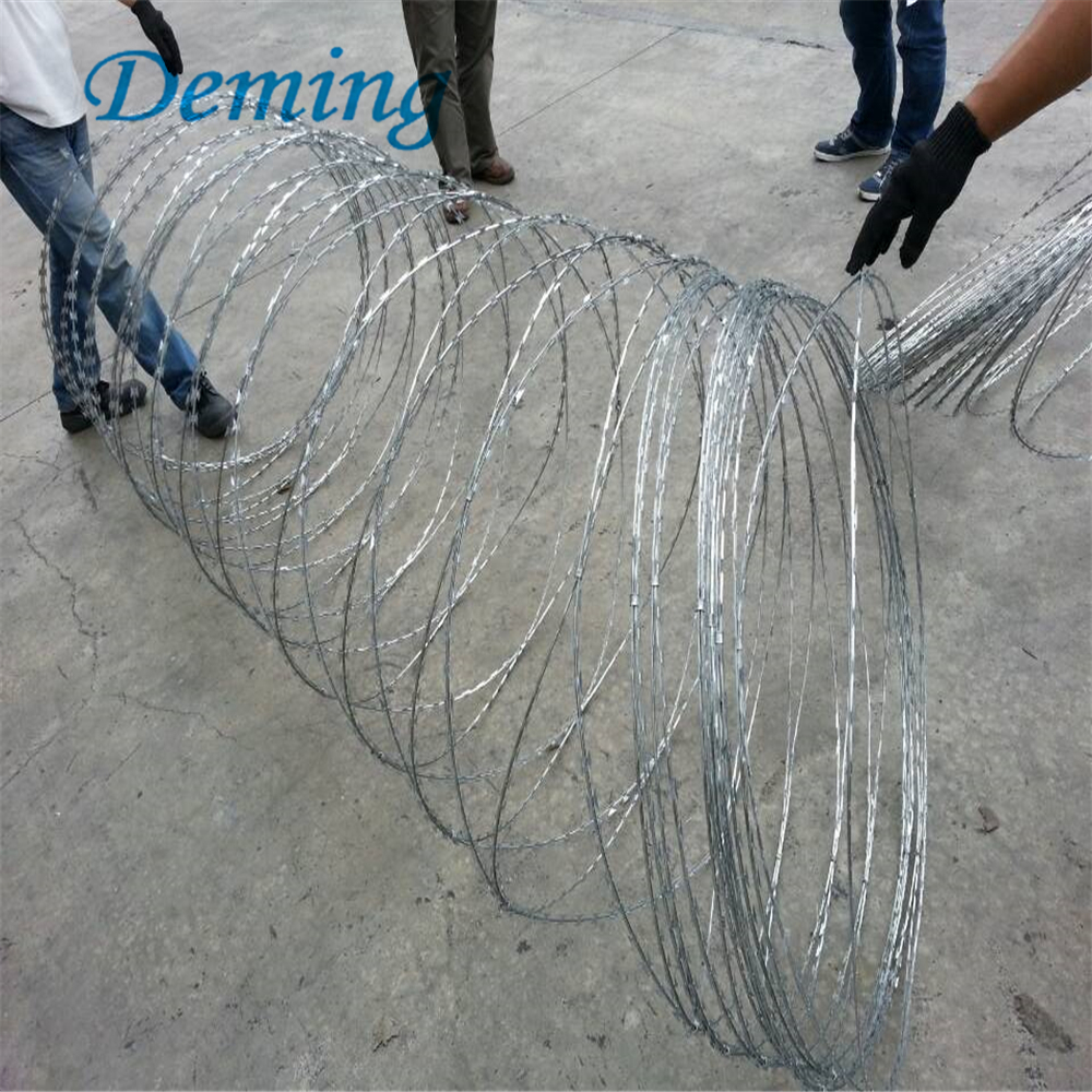 BTO-22 960mm diameter galvanized military concertina razor barbed wire