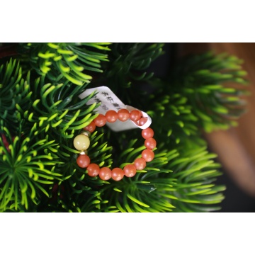 anillo de cuentas cautivas rojos