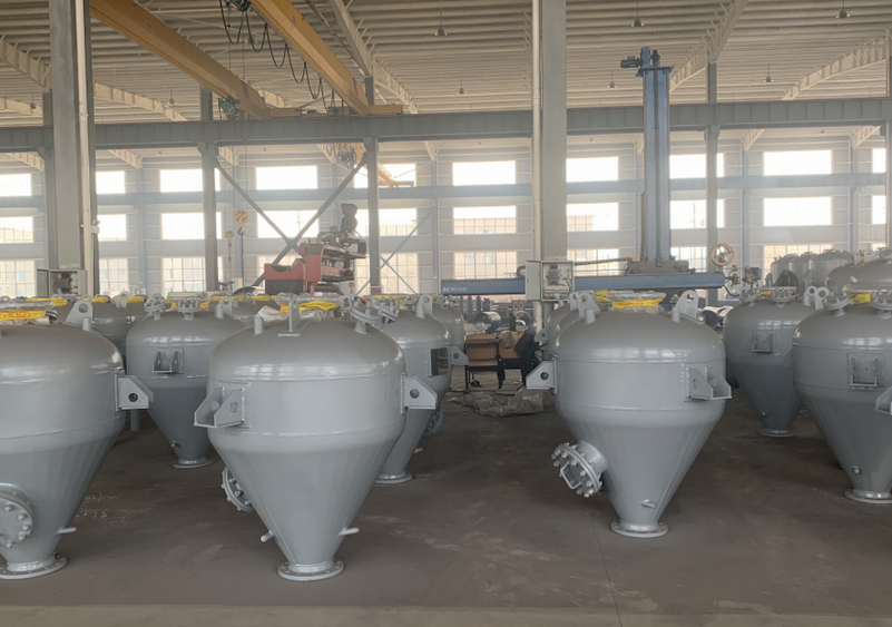 New energy electrolyte sending tank