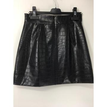 Mini -saia de couro preto PU