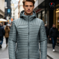 Chaqueta ligera con capucha para hombre