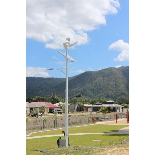 Wind- und Solarbeleuchtung Mast