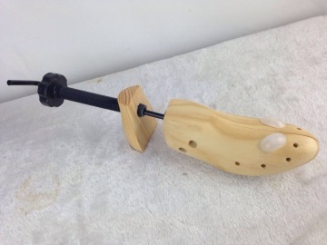 good quality cheap wooden shoe tree/shoe enlarger /shoe stretcher
