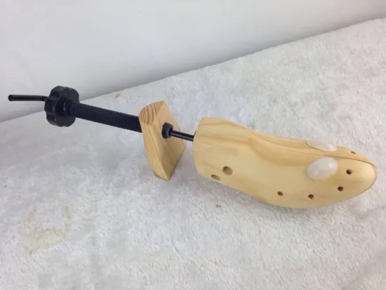 good quality cheap wooden shoe tree/shoe enlarger /shoe stretcher