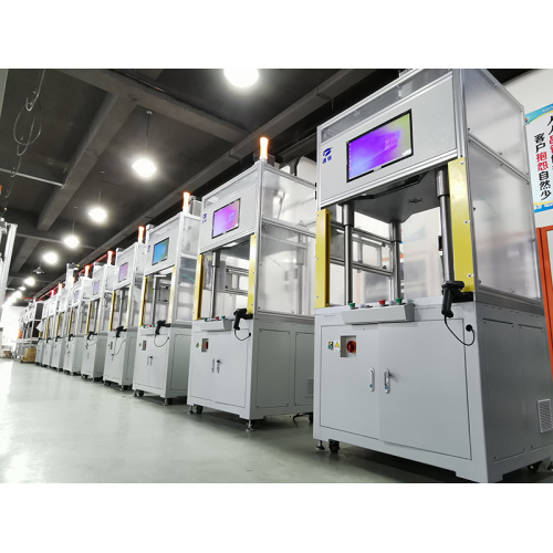 Аўтамабільная вадзяная помпа зборку націскаюць машыну