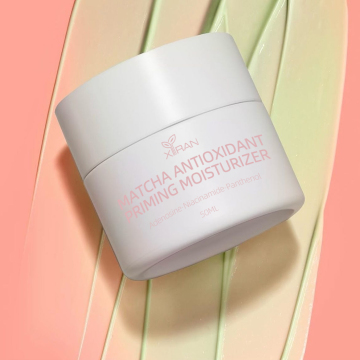 Private Label Glass Skin Moisturizer: Hydrating Matcha & Niacinamide Cream
