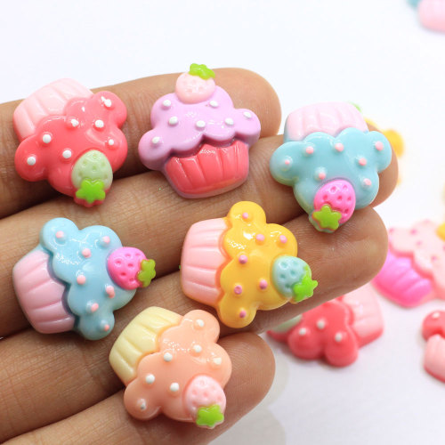 Hot populaire 20 * 22 MM résine plat Cupcake Cabochons Flatback résine fraise tasse gâteaux bonbons dos plat Kawaii Cupcake artisanat