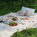 Koc piknikowy na zewnątrz na piknik lub podróżowanie