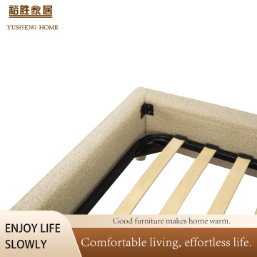 Cama estofada sofisticada com cabeceira elegante