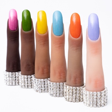 Modello a mano di pratica in silicone con giunti flessibili per l'allenamento di manicure