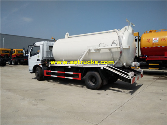 Dongfeng 5000 Liters Feces Vacuum Trucks