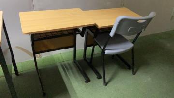 Tavolo e sedia dello studente