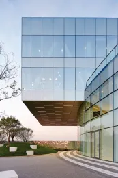 Innovative Hidden Frame Curtain Wall for Modern Architecture