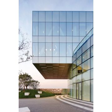 Innovative versteckte Rahmenvorhangwand für moderne Architektur