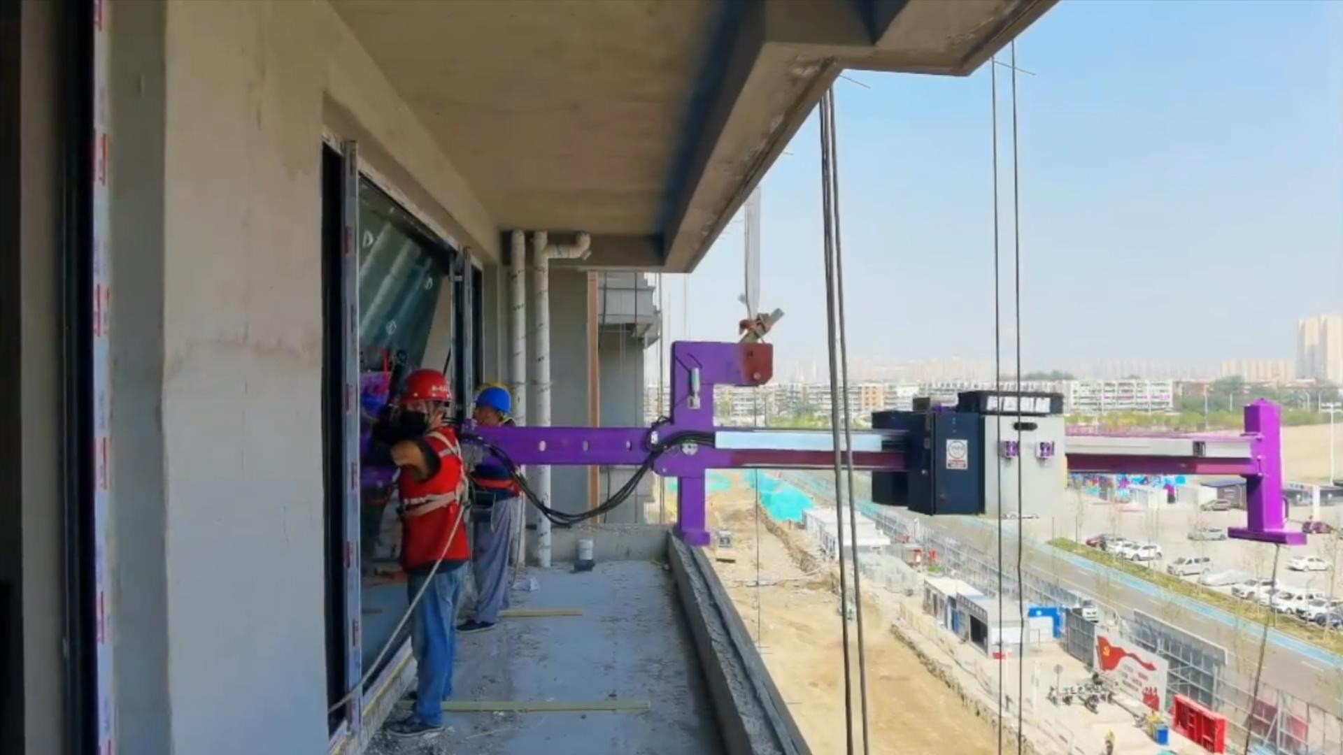 Glass Lifter Overhanding eaves (2)