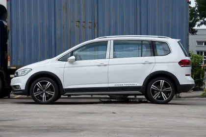 Volkswagen Touran 280TSI DSG Frontier Version - 7 Seater Luxury MPV