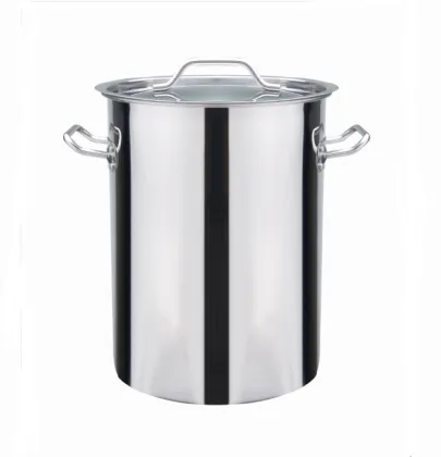 Large lobster boiling pot with basket steamer