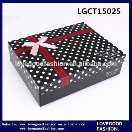 Hot Sale Chinese Wedding Red Gift Towels Set With Embroidery "LAO GONG" "LAO PO" in A Gift Box