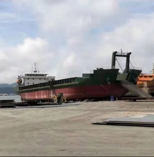 7800T SELF-PROPELLED DECK BARGE WITH RAMPDOOR)