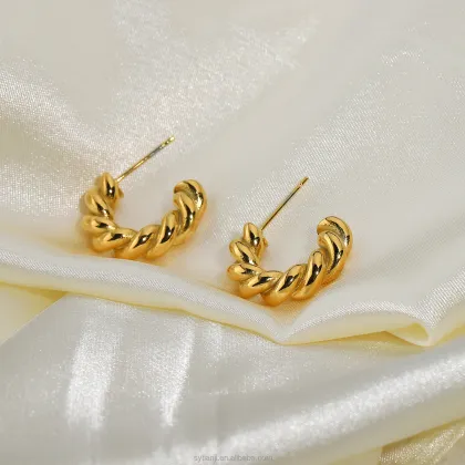 2021 Trendy Gold Plated Hoop Earrings: Wholesale Collection of Celebrities' Favorite Dainty Jewelry
