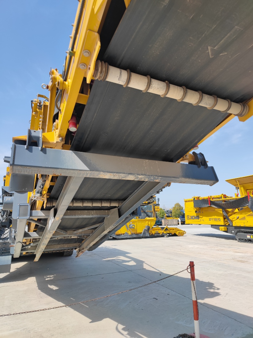 XCMG XPE0912 Mobile Crushing Screening Station