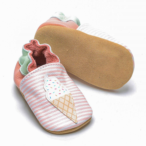 Sapatos de couro macio de meninas de bebê doce