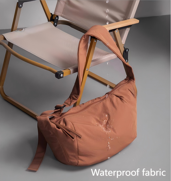 Bolsa de Crossbody feminina leve e impermeável Lightweight and waterproof women's crossbody bag
