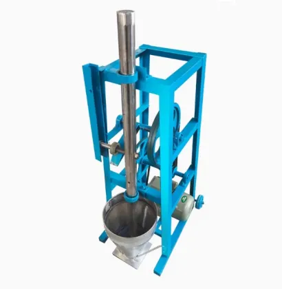 Pounding Chili Noodles and Hammer Crushing Dry Chili Peppers Machine